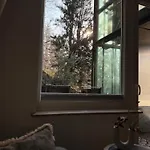 Alexas Forest Hideaway *